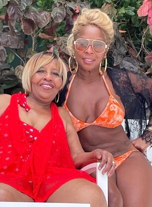 Thomas Blige's ex-wife Cora Blige and daughter Mary J. Blige.